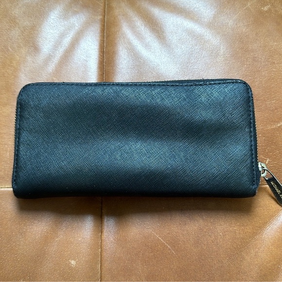 Michael Kors wallet - Picture 2 of 5